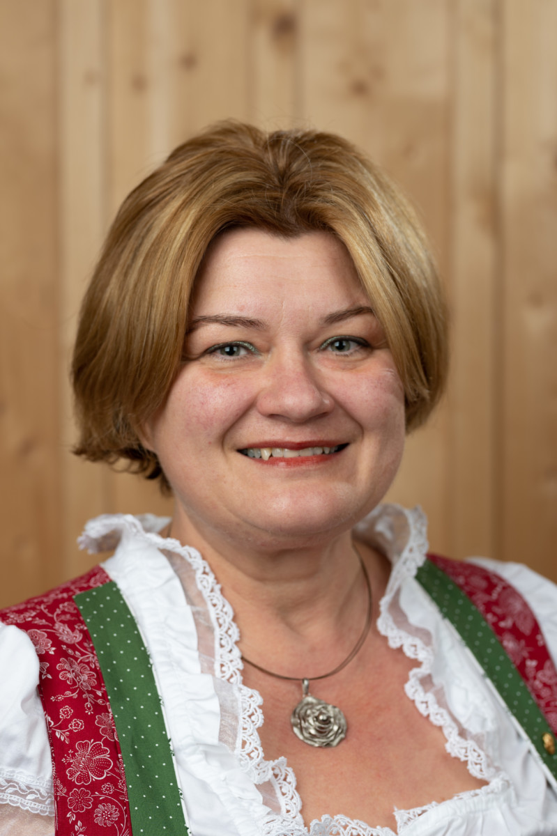 Margit Kempl - Goldhauben Weißkirchen
